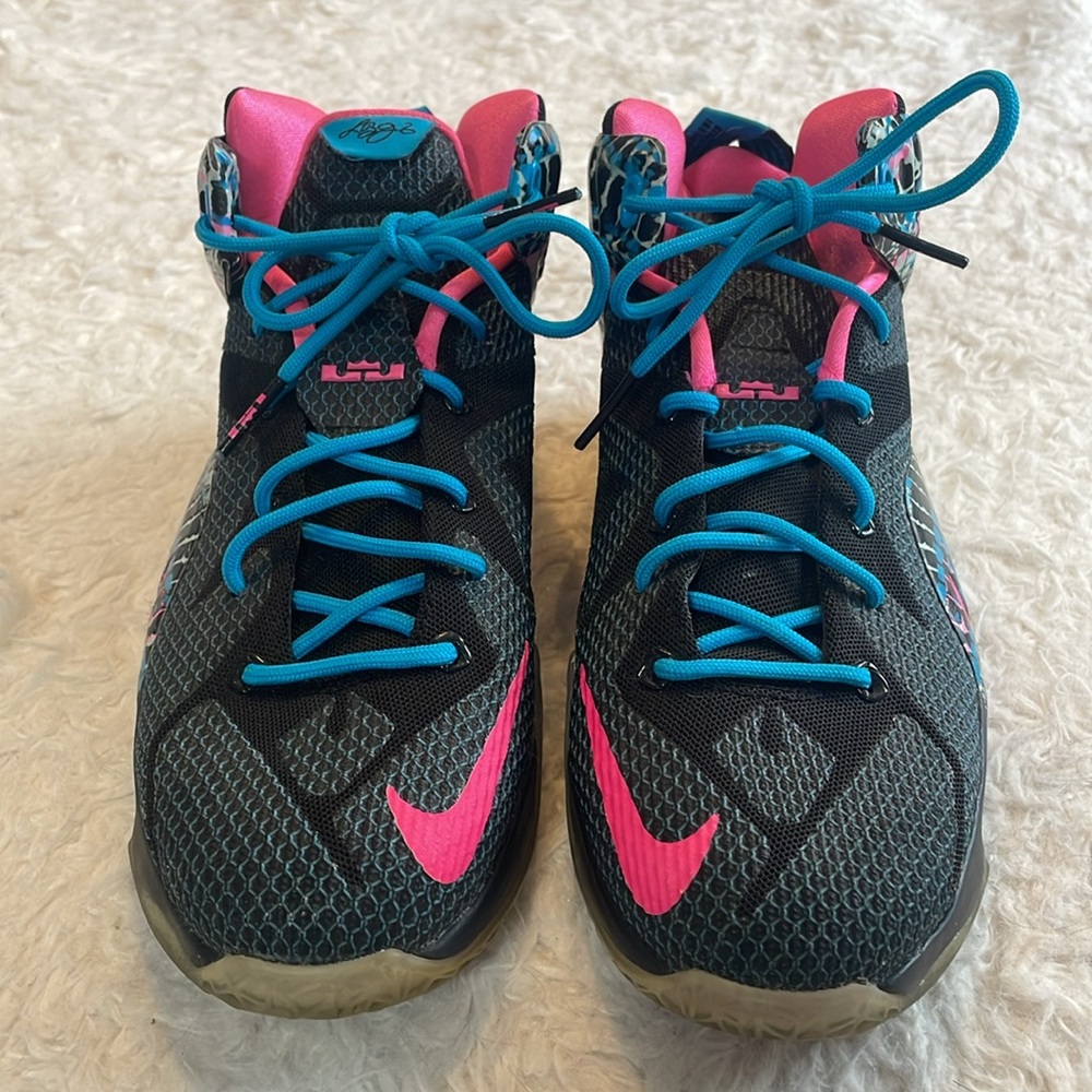 Nike LeBron James 7Y Basketball High Top Sneakers - Picture 2 of 7